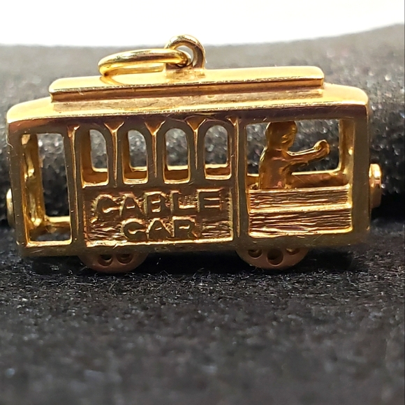 14kt Yellow Gold 3D SF Cable Car Pendant w/ moving Driver & Wheels - Picture 6 of 9